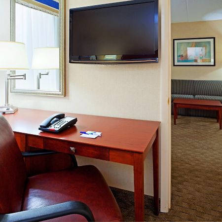 Holiday Inn Express Ramsey Mahwah By Ihg Exterior foto