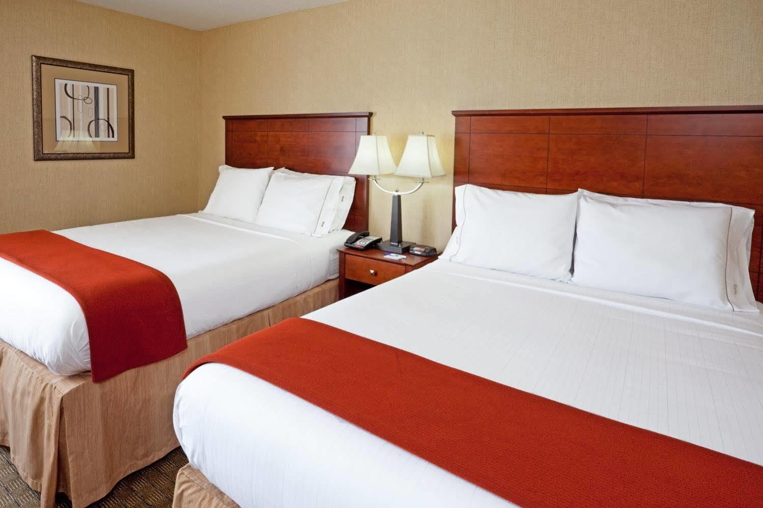 Holiday Inn Express Ramsey Mahwah By Ihg Exterior foto