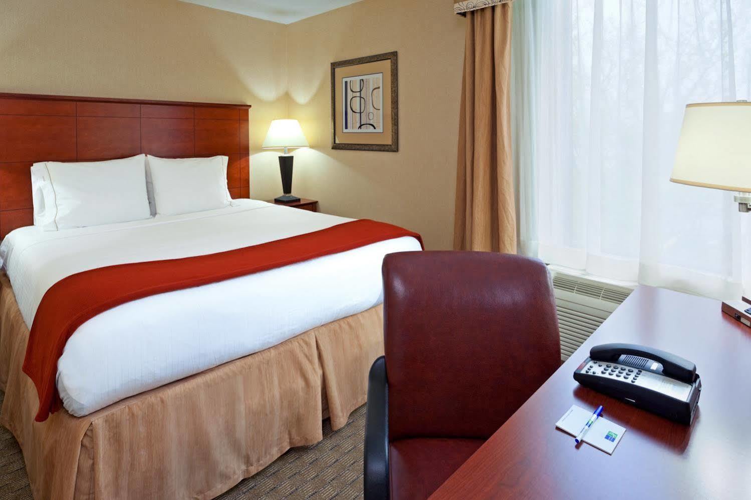 Holiday Inn Express Ramsey Mahwah By Ihg Exterior foto